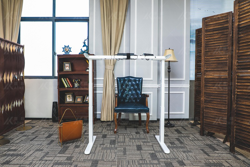 Height adjustable standing desk for home