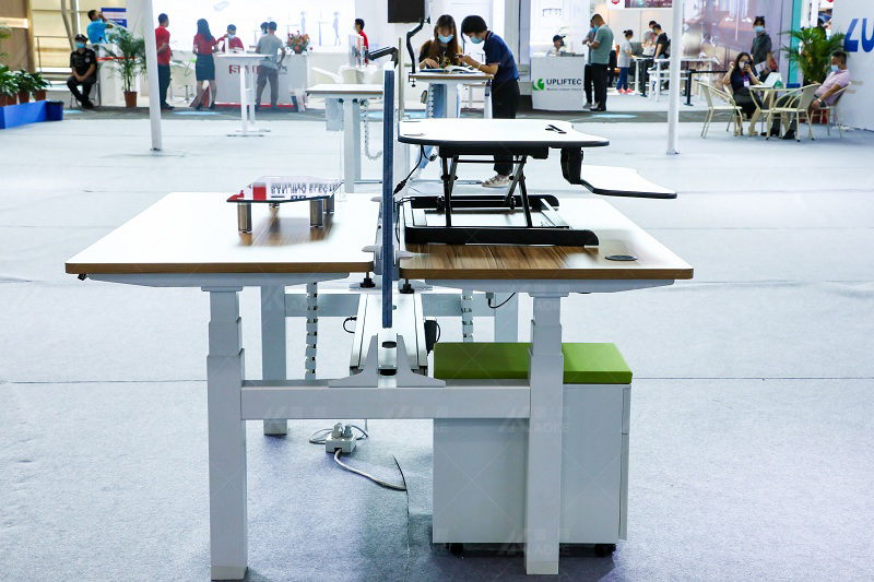 Sit stand desks, converters and accessories displayed to customers in CIFF (Guangzhou)