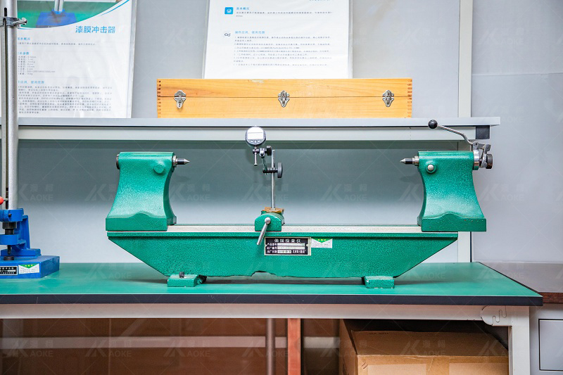 Standing desk deviation detection instrument